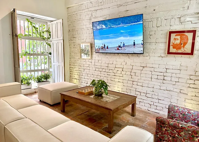By Calamari Homes - Casa Aura Victoria Walled City